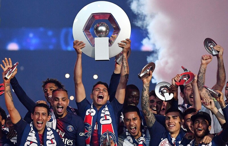 PSG nâng cao chiếc cúp vô địch mùa giải 2022-23